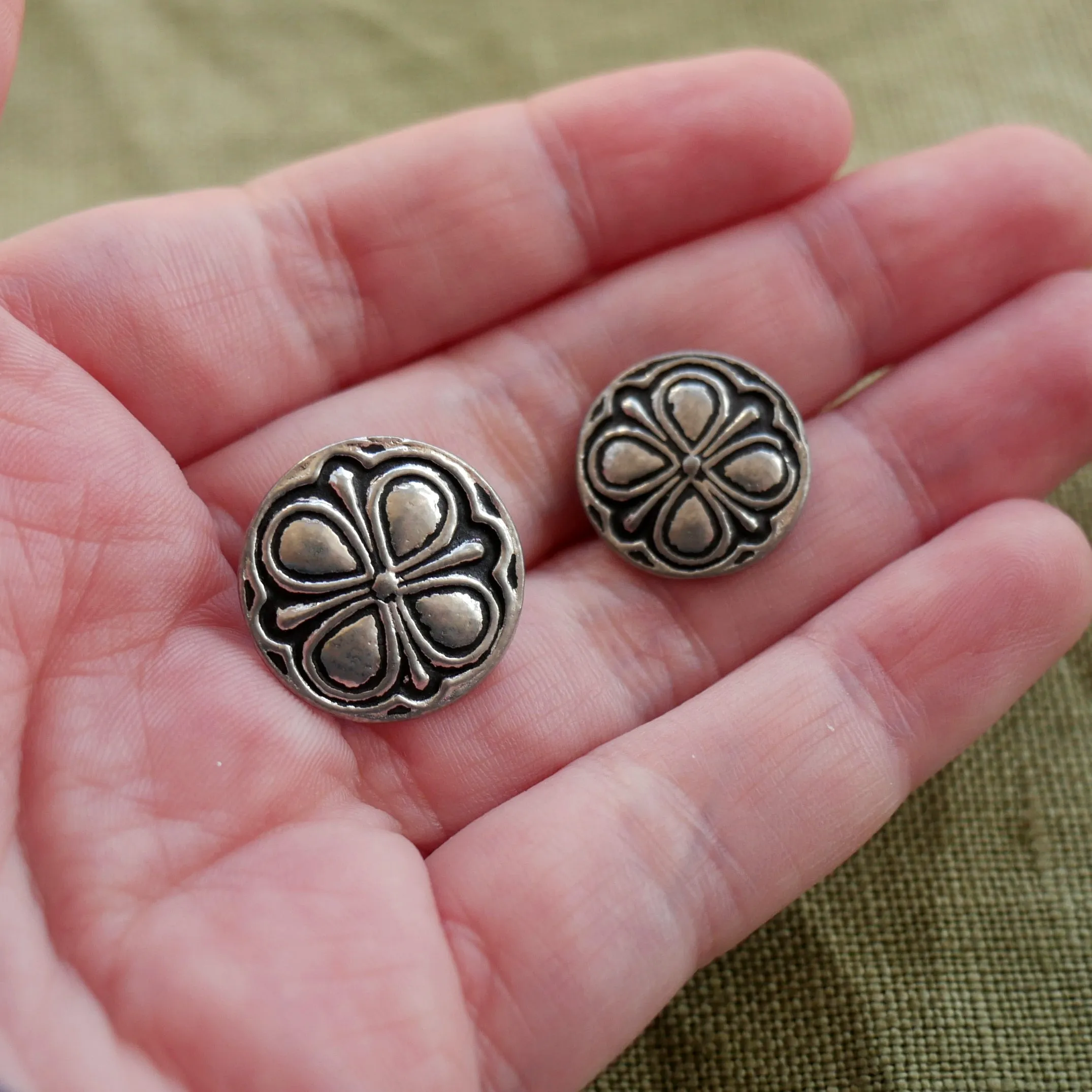 Clover Buttons