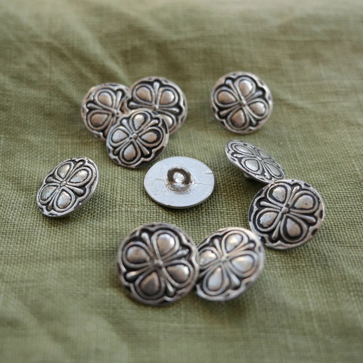 Clover Buttons