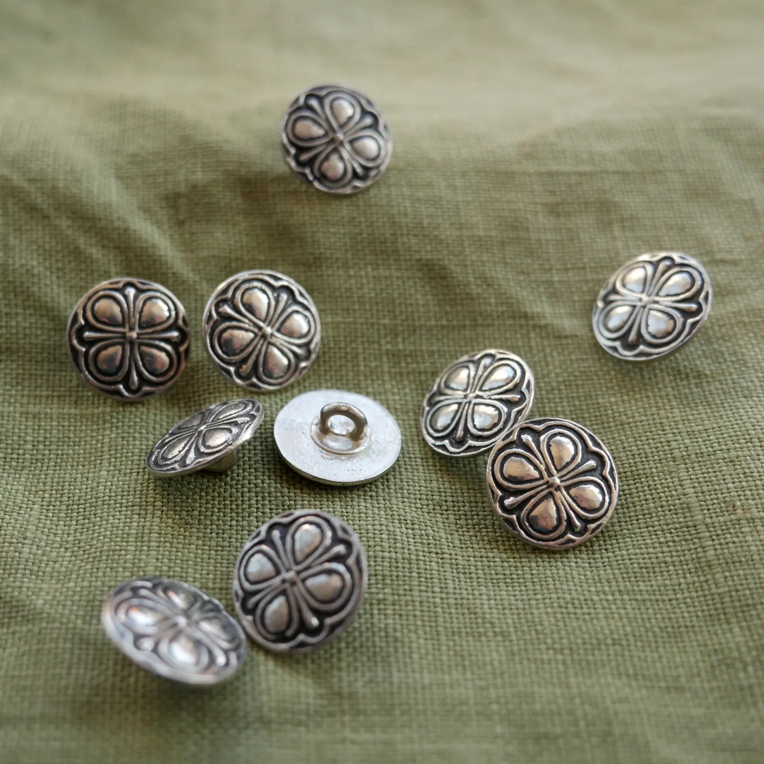 Clover Buttons